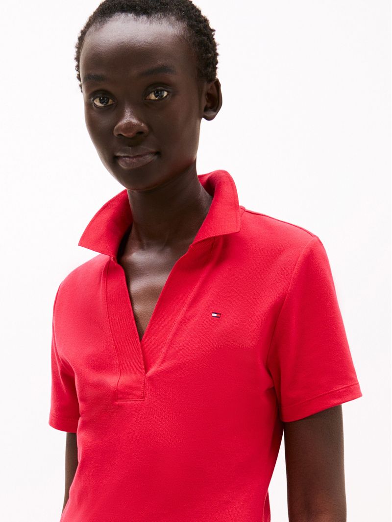 Vestido-tipo-polo-con-cuello-en-V-abierto