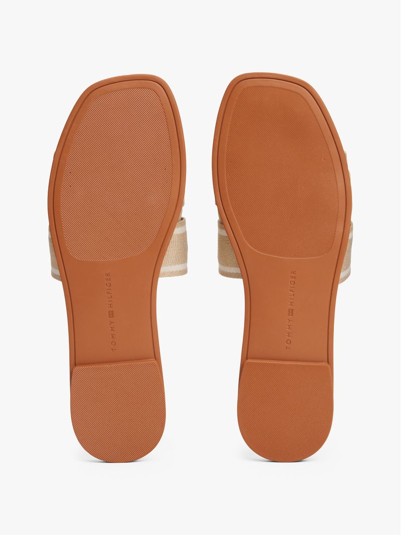 Mules-con-pala-de-tejido-trenzado-con-logo
