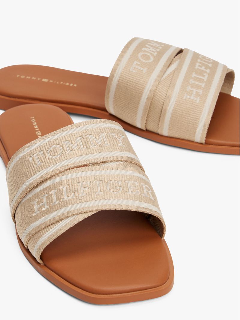 Mules-con-pala-de-tejido-trenzado-con-logo