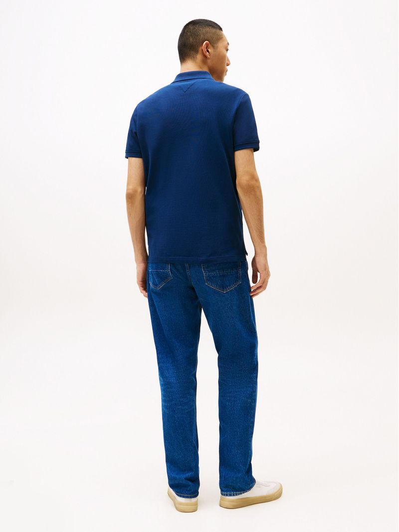 Polo-de-corte-regular-con-logo-arqueado