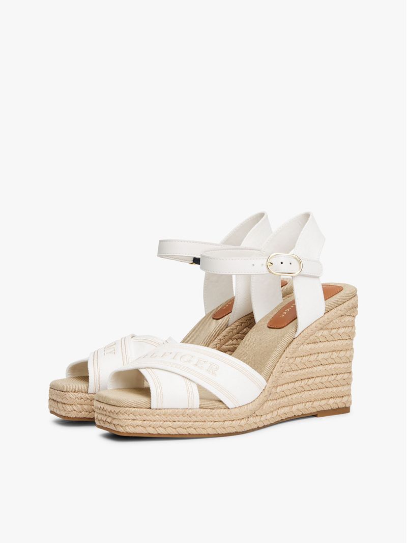 Sandalias-de-cuña-estilo-alpargata
