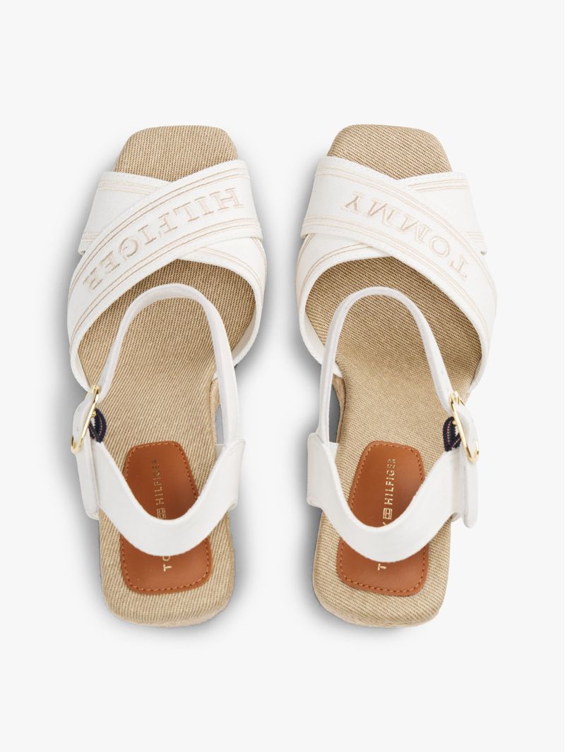 Sandalias-de-cuña-estilo-alpargata