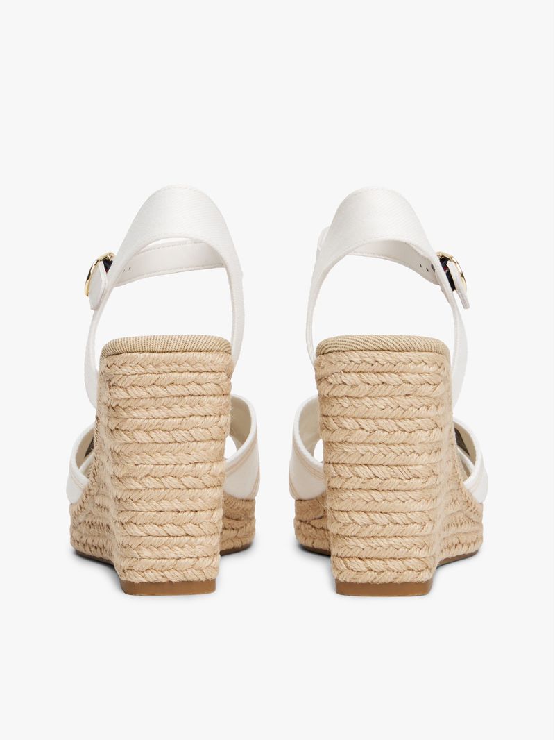 Sandalias-de-cuña-estilo-alpargata