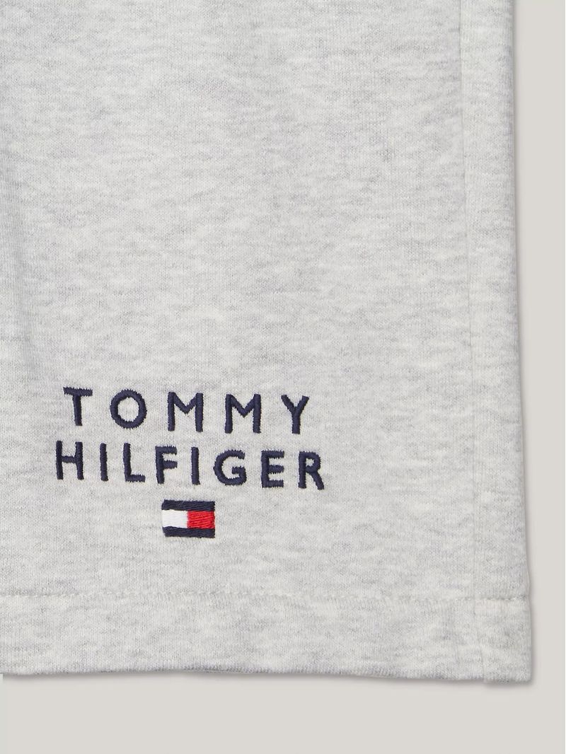 Short-Essential-con-logo