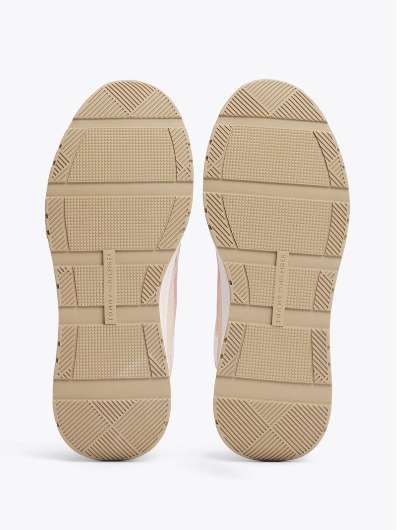 Tenis-con-mezcla-de-texturas
