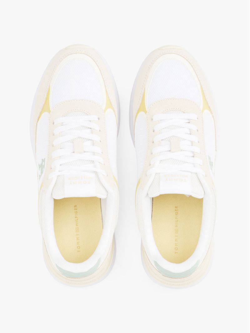 Tenis-con-mezcla-de-texturas