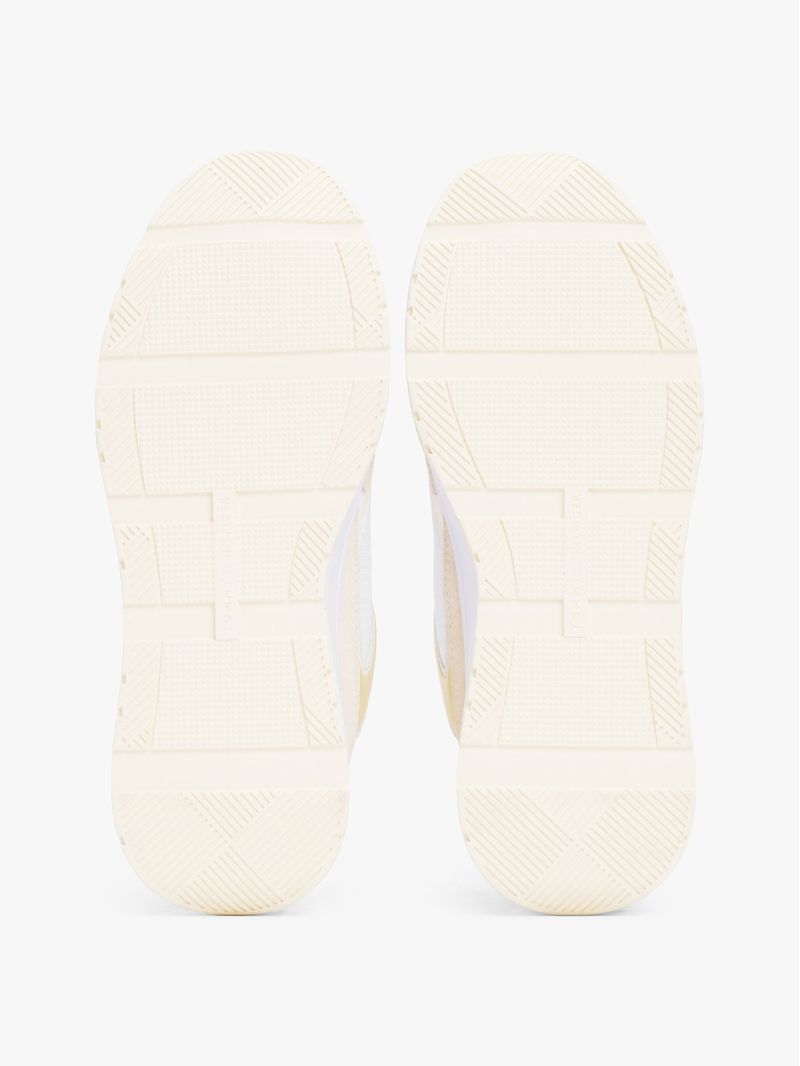 Tenis-con-mezcla-de-texturas