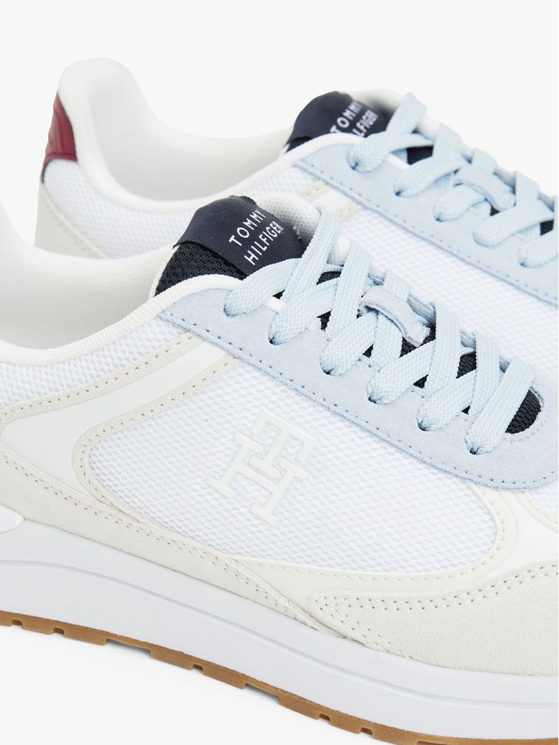 Tenis-con-mezcla-de-texturas