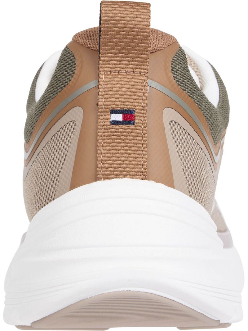 Tenis-Modern-de-running-con-logo