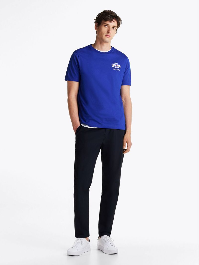 T-shirt-con-logo-bordado