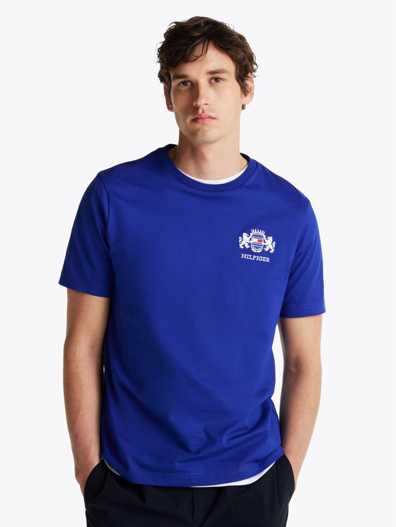 T-shirt-con-logo-bordado