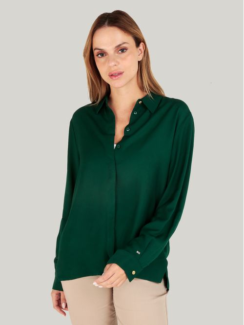 Camisa de corte amplio con logo metálico