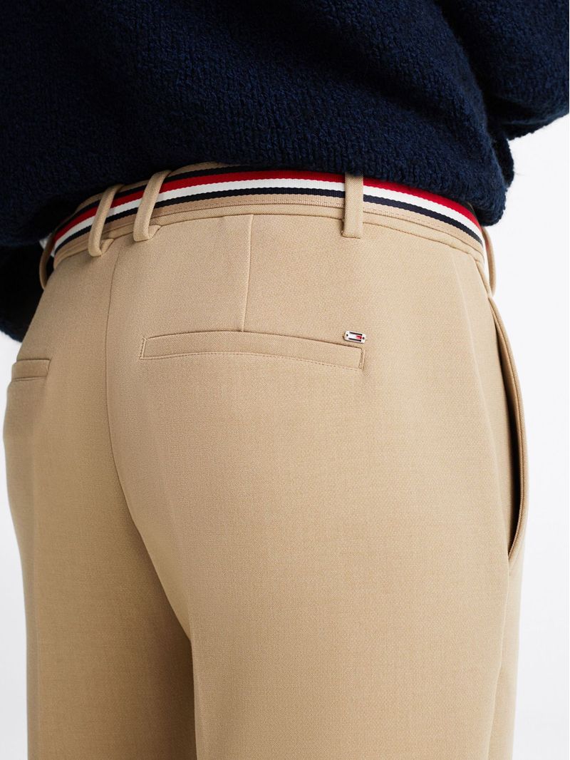 Pantalon-recto-de-corte-slim-cropped