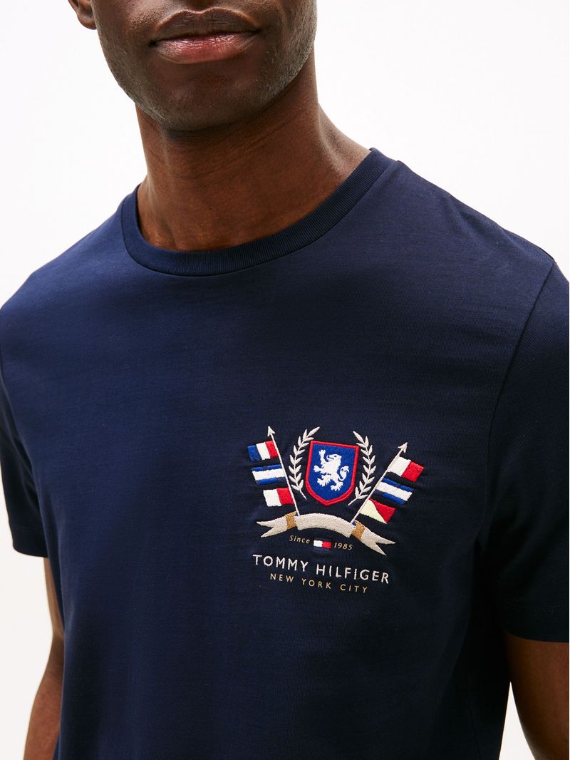 T-shirt-de-algodon-con-escudo-TH