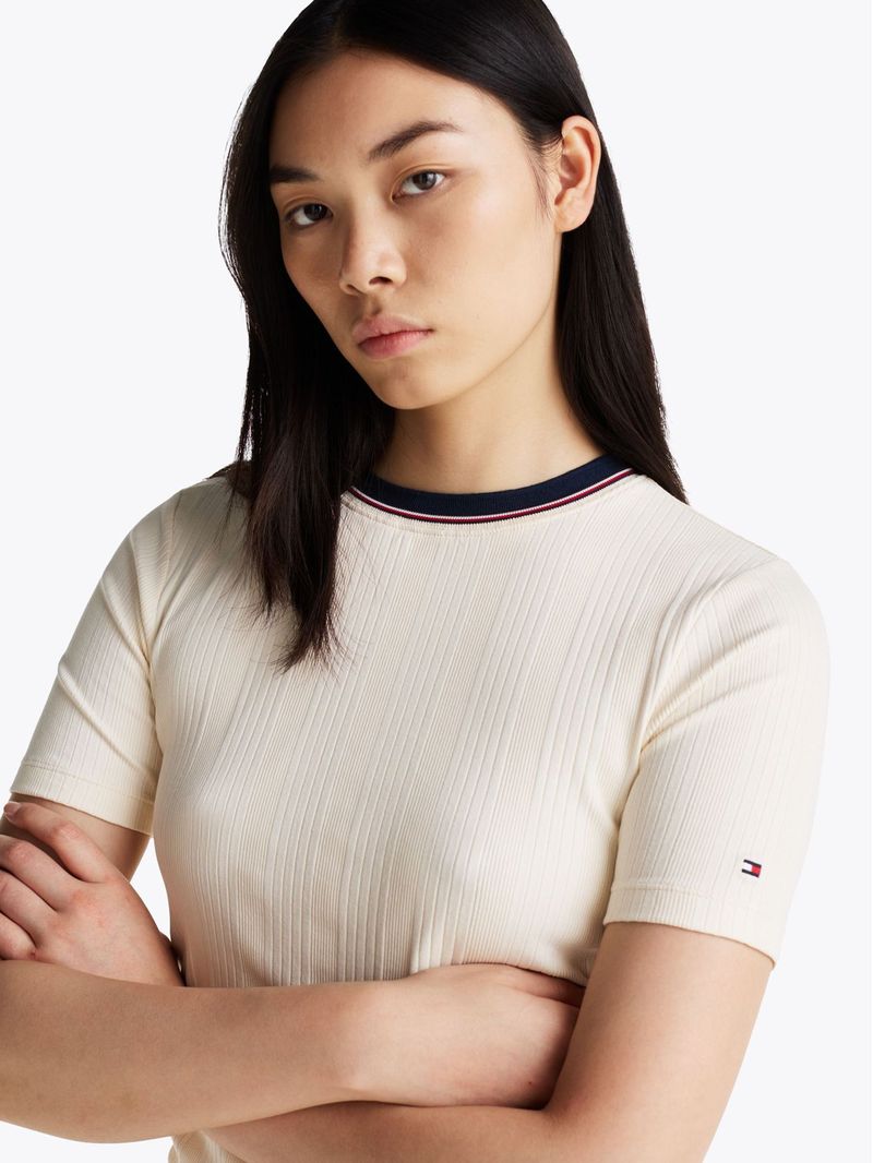 T-shirt-slim-con-cuello-a-contraste