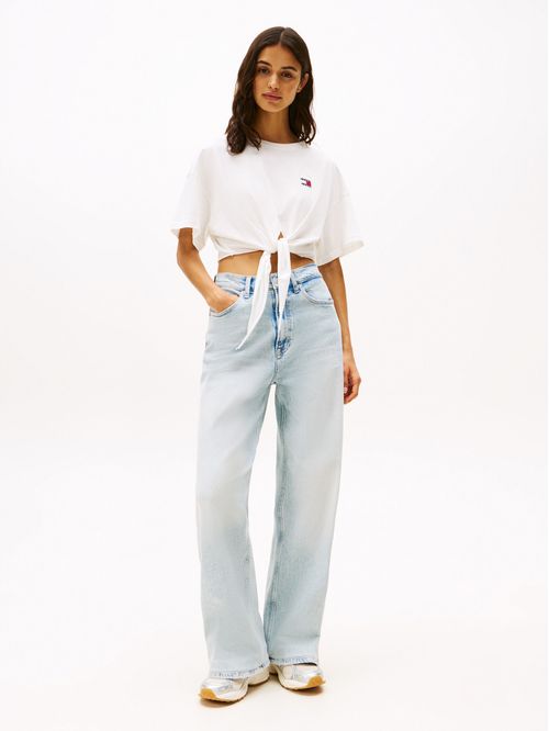 T-shirt anudada corte cropped con parche
