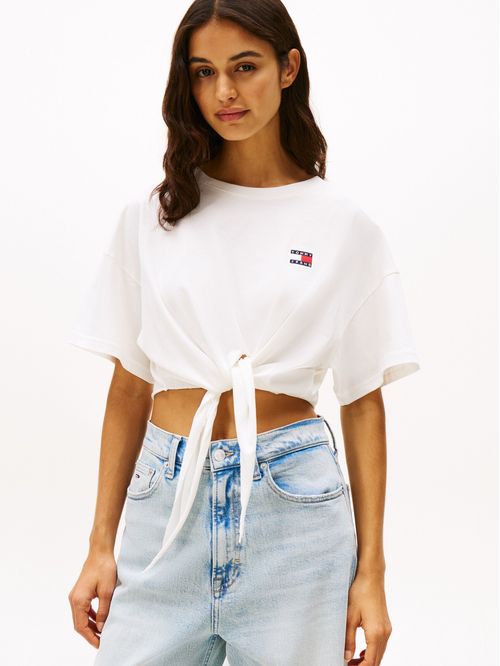 T-shirt anudada corte cropped con parche