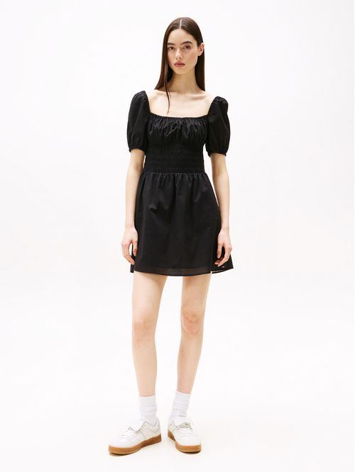 Vestido de minivolantes con cuello cuadrado