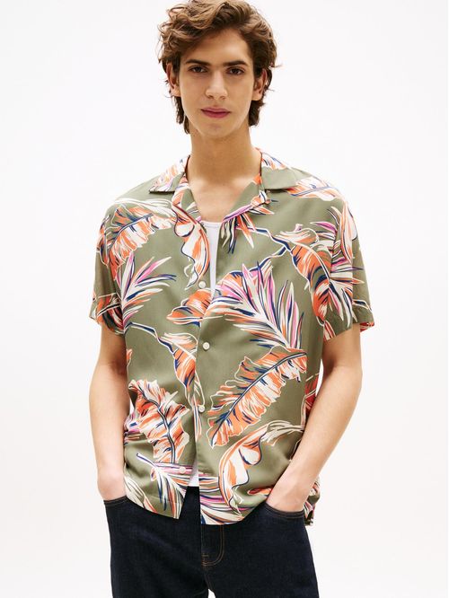 Camisa tropical ligera de manga corta