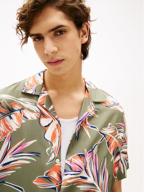 Camisa tropical ligera de manga corta