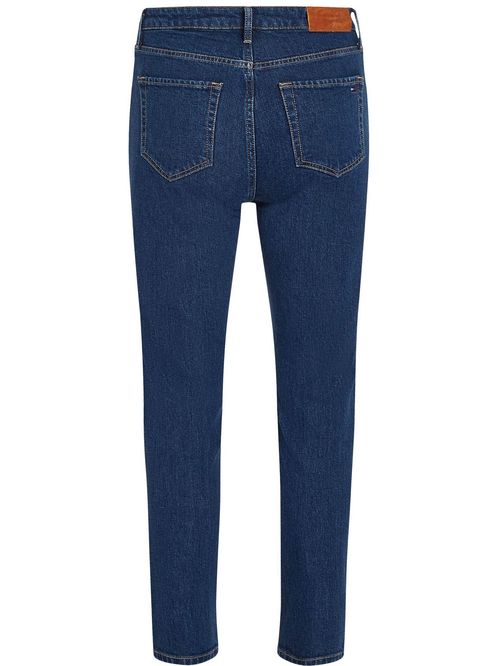 Jeans ajustados y tobilleros de talle alto