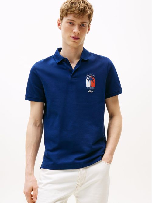 Polo con logo gráfico de corte regular