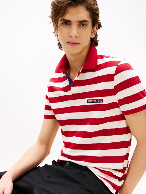 Polo de corte regular con diseño de rayas