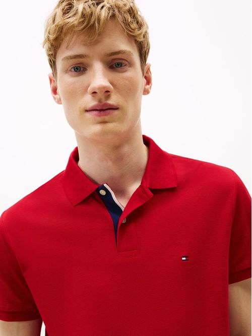 Polo de corte regular con Tapeta y cuello a contraste