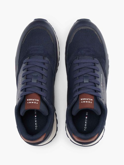 Tenis con malla y logo