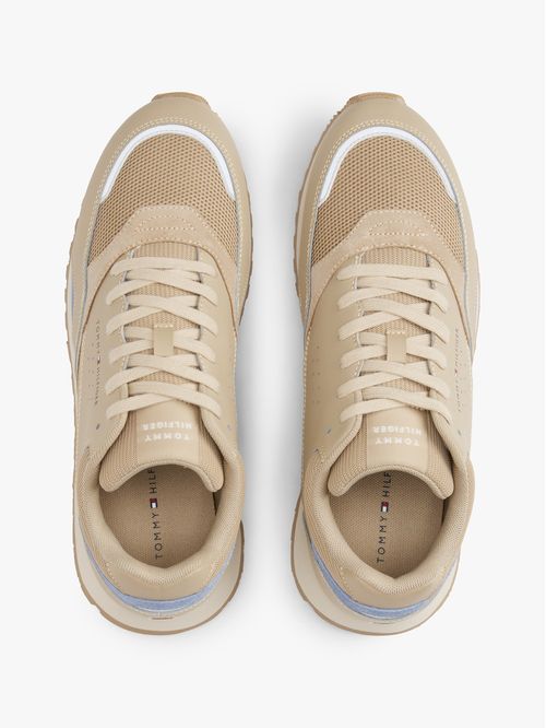 Tenis con malla y logo