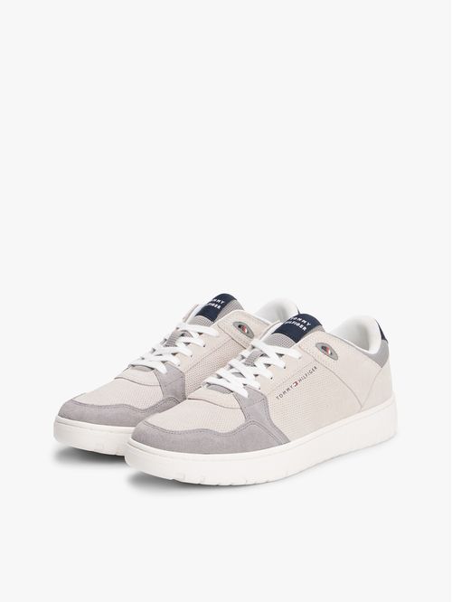 Tenis de ante con mezcla de texturas