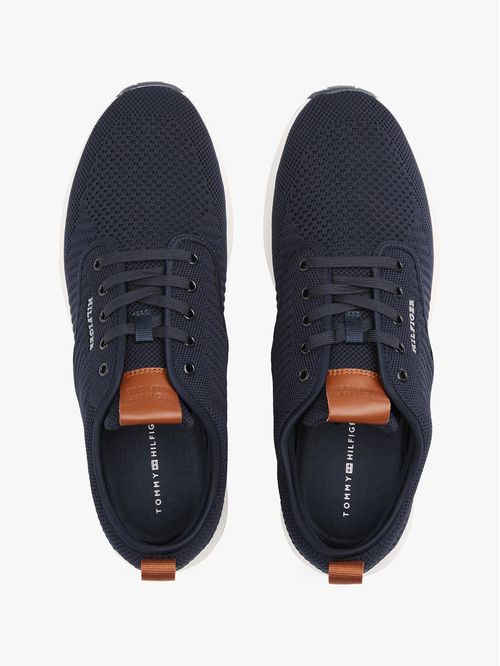 Tenis de punto con logo