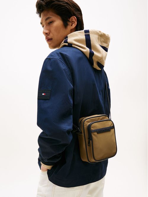 Cartera reporter con logo metálico