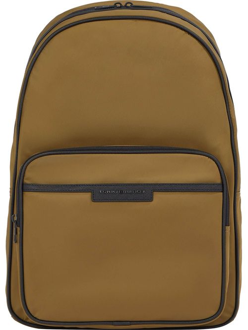 Mochila tonal con logo metálico