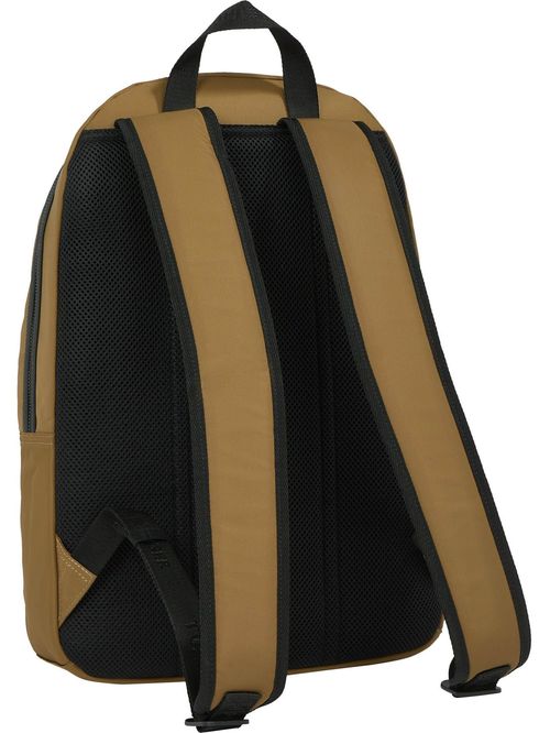 Mochila tonal con logo metálico