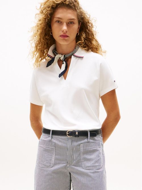 Polo de corte amplio