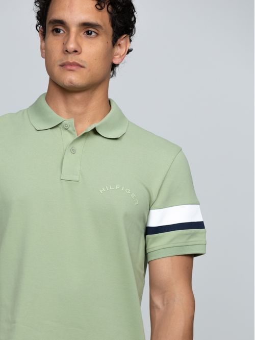 Polo de corte regular con detalles de cinta RWB