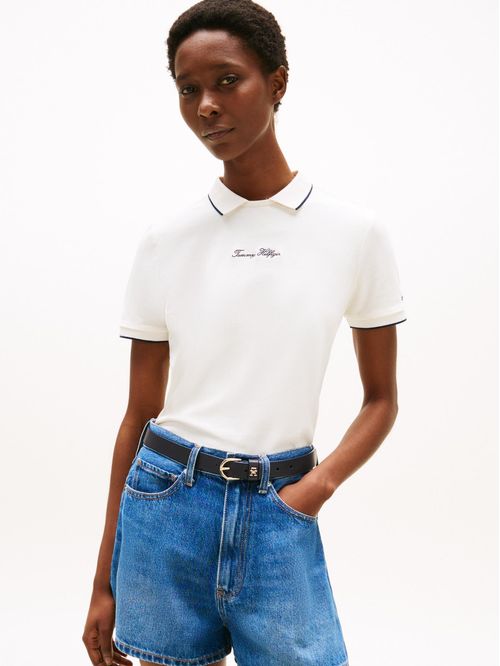 Polo de corte regular con logo script