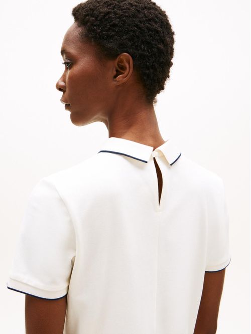 Polo de corte regular con logo script