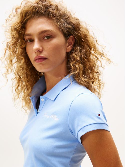 Polo de corte slim con logo script