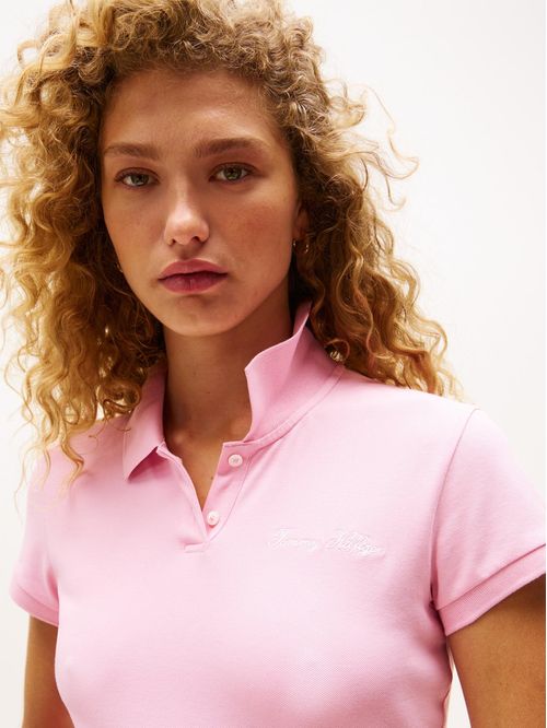 Polo de corte slim con logo script