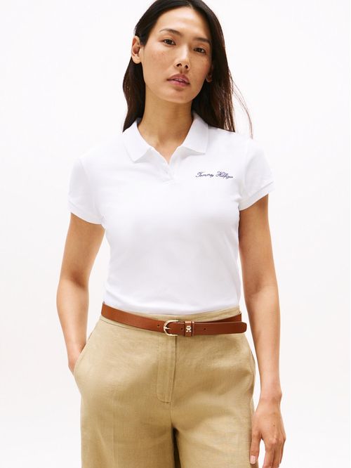 Polo de corte slim con logo script