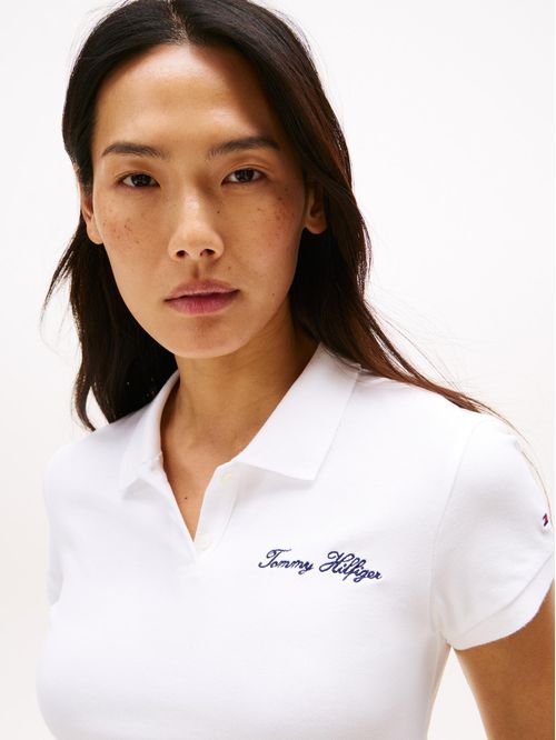 Polo de corte slim con logo script