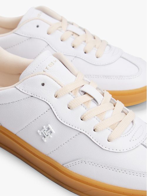 Tenis con monograma TH