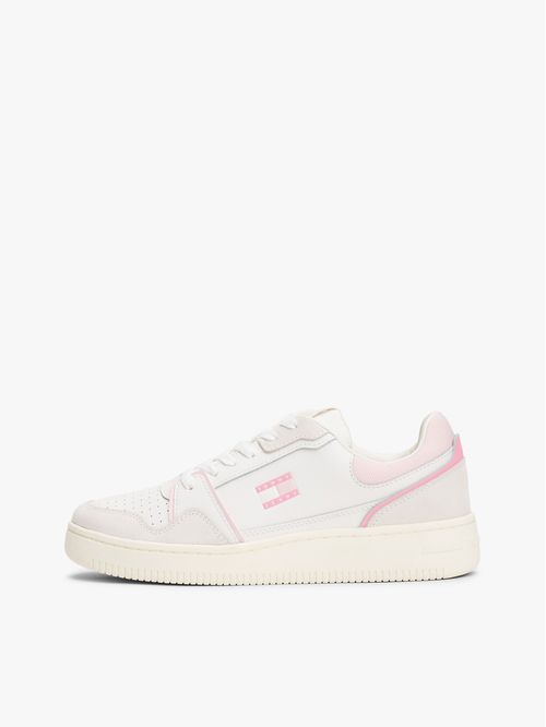 Tenis con suela dentada