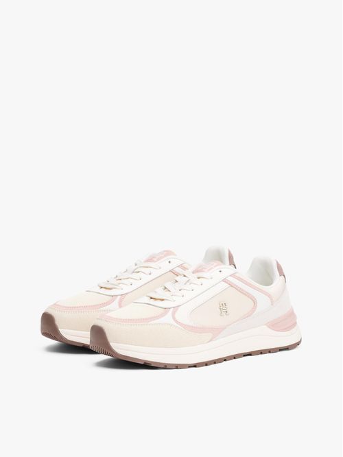 Tenis de ante con texturas mixtas