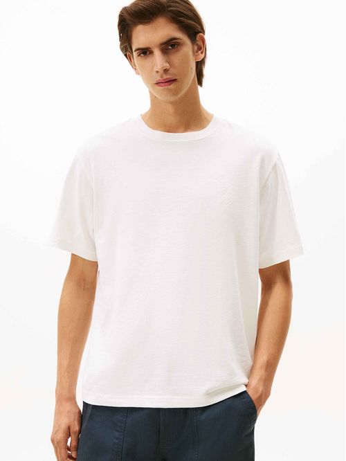 T-shirt con escudo texturizado bordado