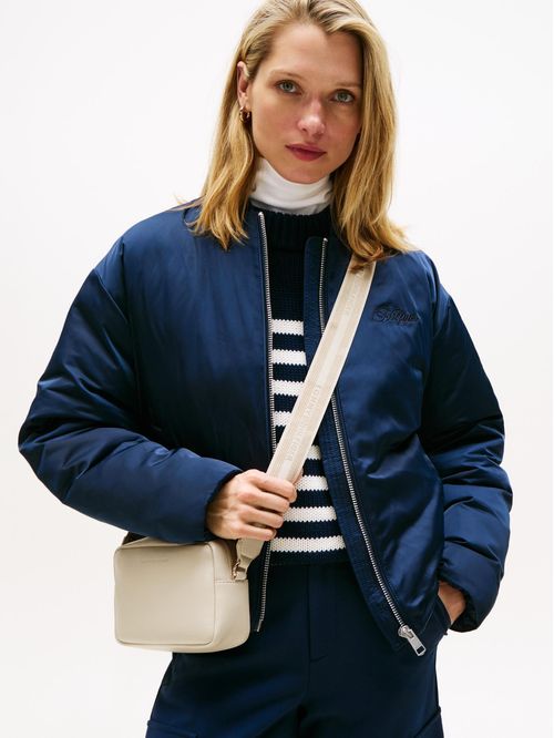 Cartera con bandolera tejida