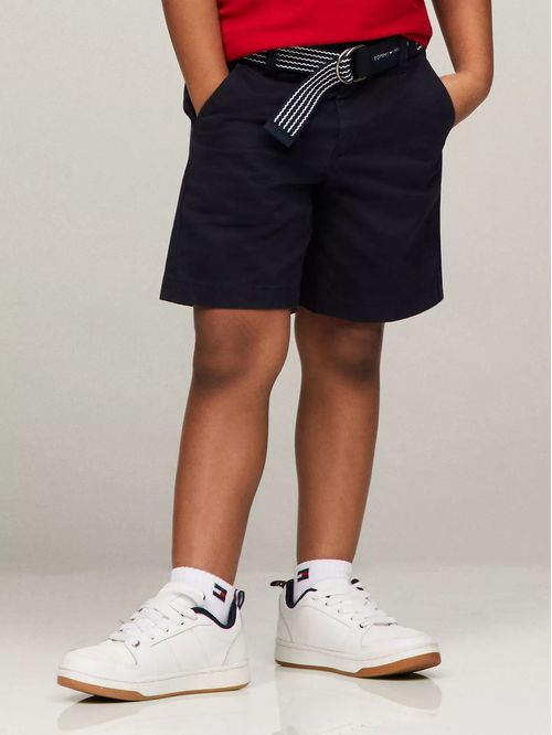 Pantalón chino corto con correa distintivo