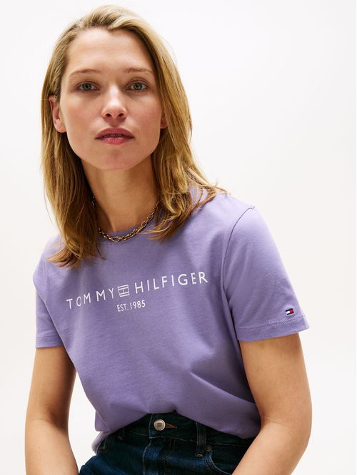 T-shirt con cuello redondo y logo distintivo